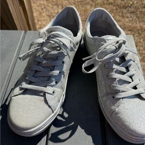 Women’s glitter Skechers silver glitter shoes. Worn once still like new!